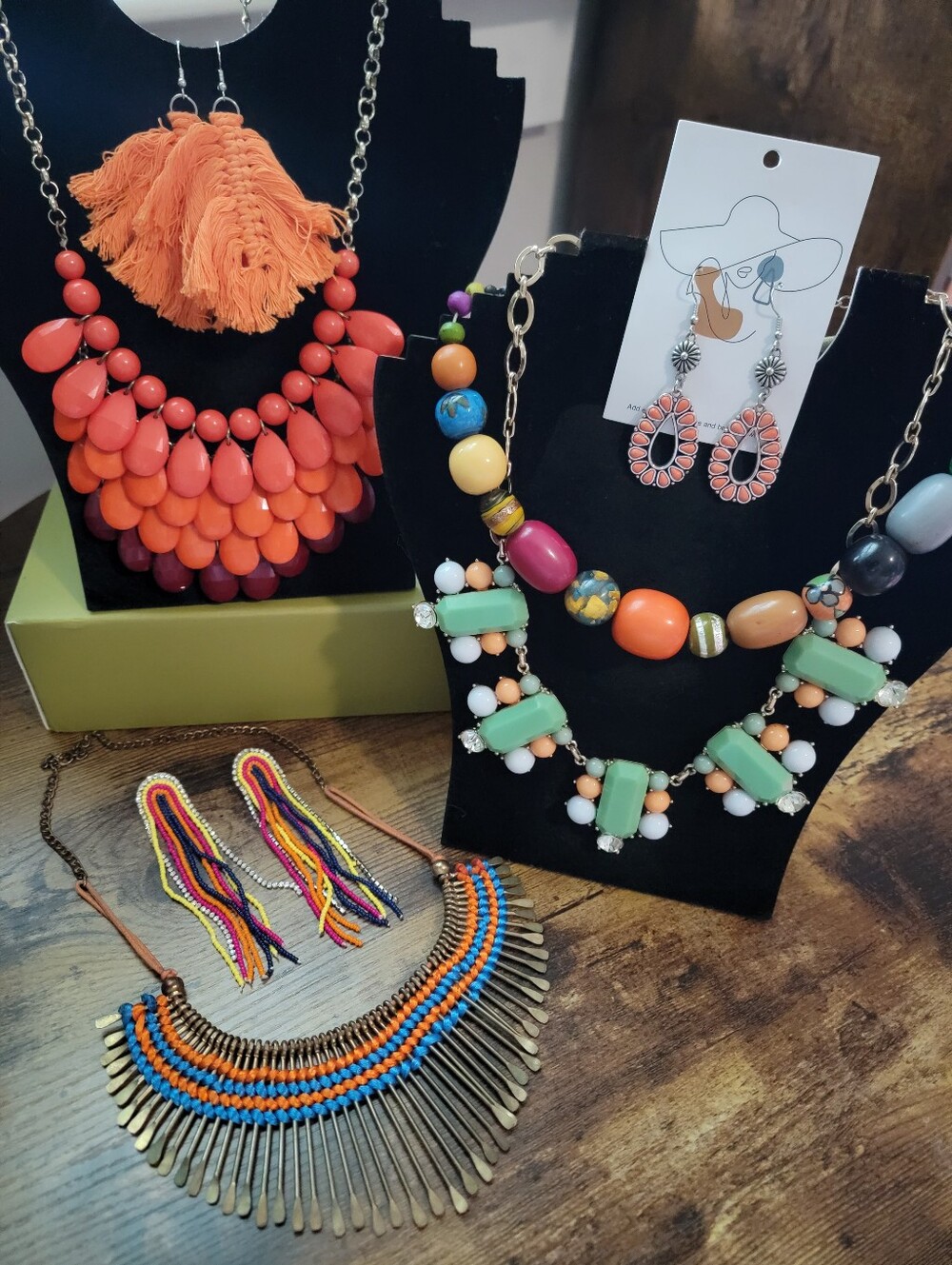 Mixed lot of jewelry bundle